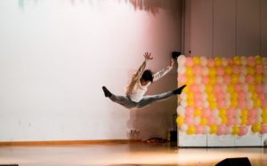 woman splitting legs on stage